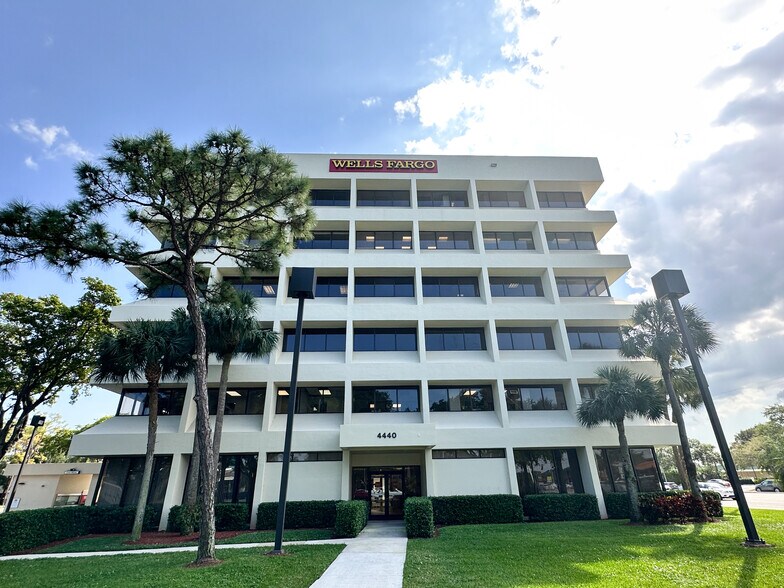 More Photos Of 4440 PGA Blvd, Palm Beach Gardens Office For Lease