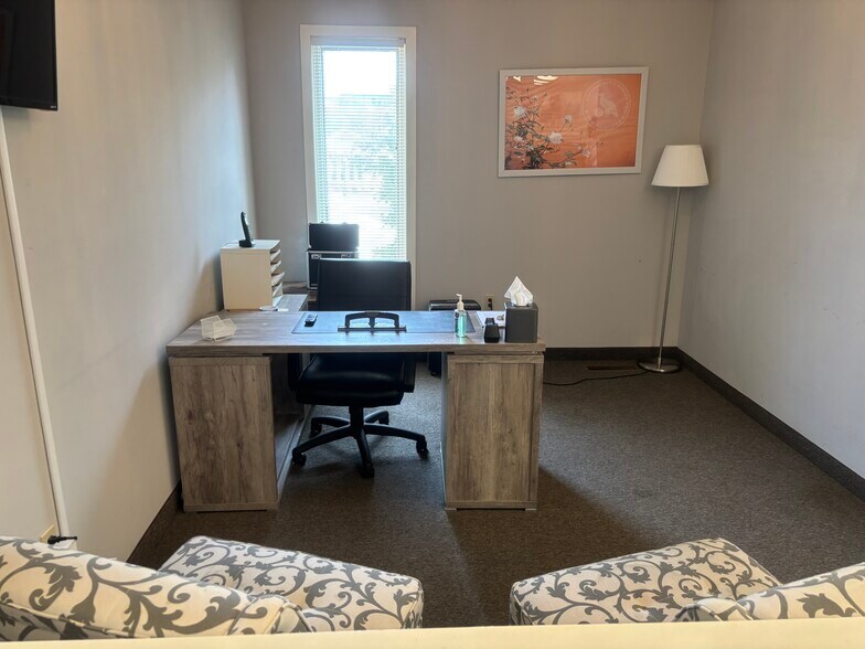 More Photos Of 10 S Portage Path, Akron Medical For Lease