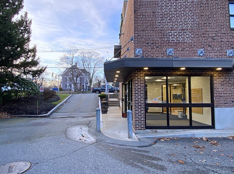 More Photos Of 573 Main St, Woburn Office For Lease