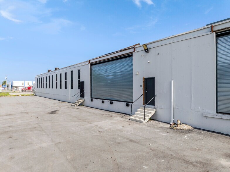 More Photos Of 6721 NW 36th Ave, Miami Distribution For Lease