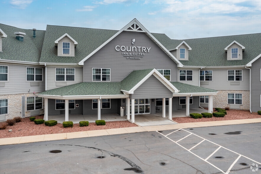 More Photos Of W188N11020 Maple Rd, Germantown Hotel For Sale