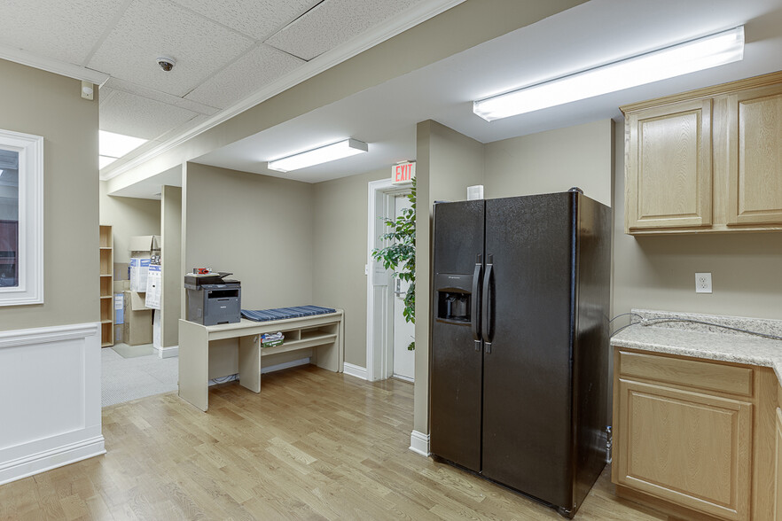 More Photos Of 743 Church St, Buford Office For Sale