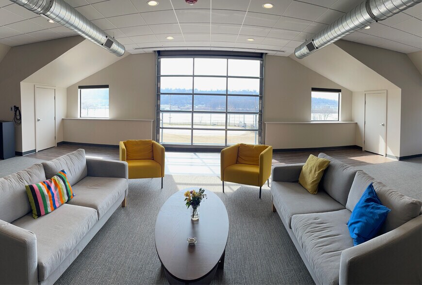 More Photos Of 2943 Riverside Dr, Cincinnati Office For Lease