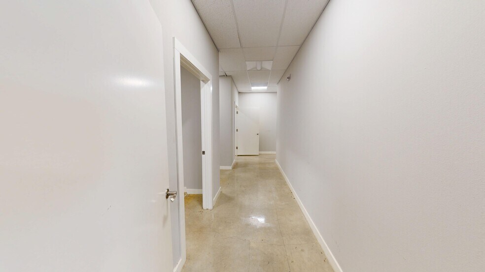 More Photos Of 3992 E Highway 290, Dripping Springs Warehouse For Lease