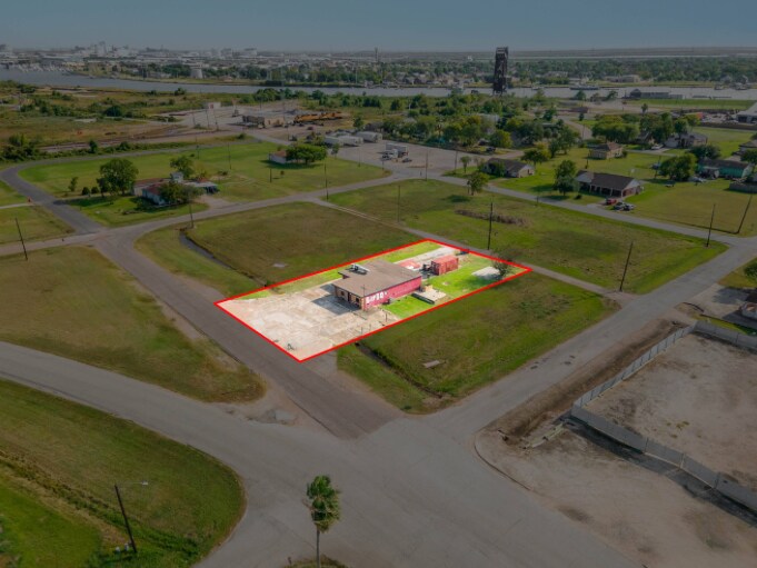More Photos Of 503 S Gulf Blvd, Freeport Flex For Sale