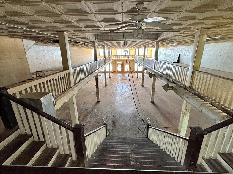 More Photos Of 516 W Chickasha Ave, Chickasha Storefront For Sale