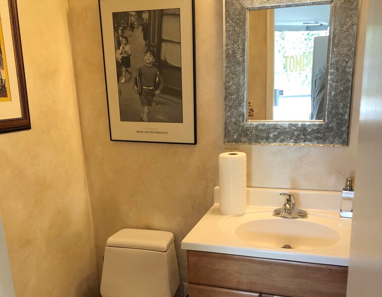More Photos Of 3008-3012 De La Vina St, Santa Barbara General Retail For Lease