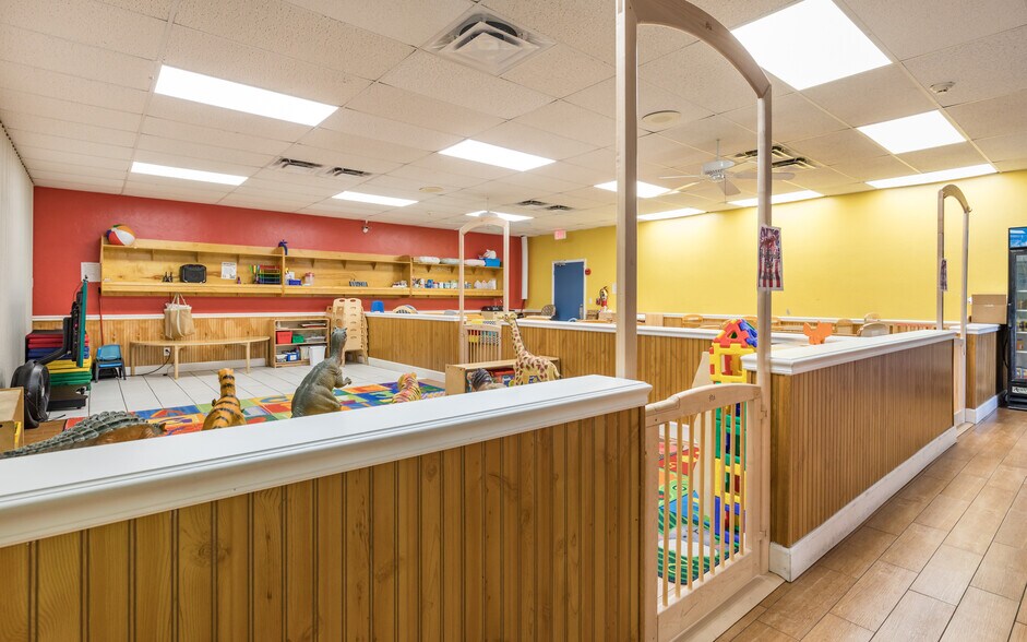 More Photos Of 871 100th Ave N, Naples Freestanding For Sale