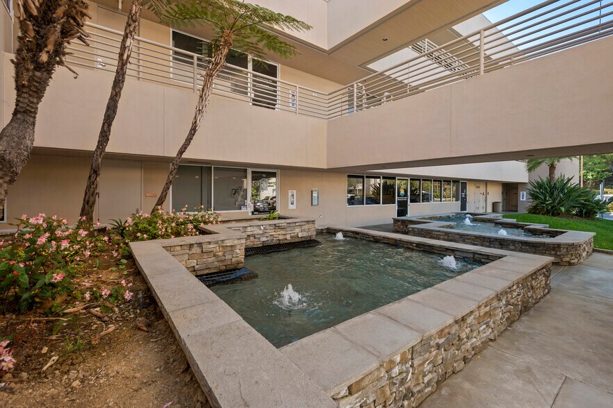 Primary Photo Of 5830 Oberlin Dr, San Diego Office For Sale