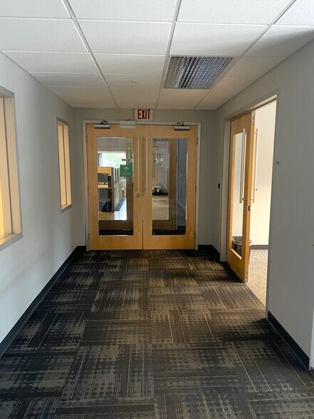 More Photos Of 5402 W Laurel St, Tampa Loft Creative Space For Sale