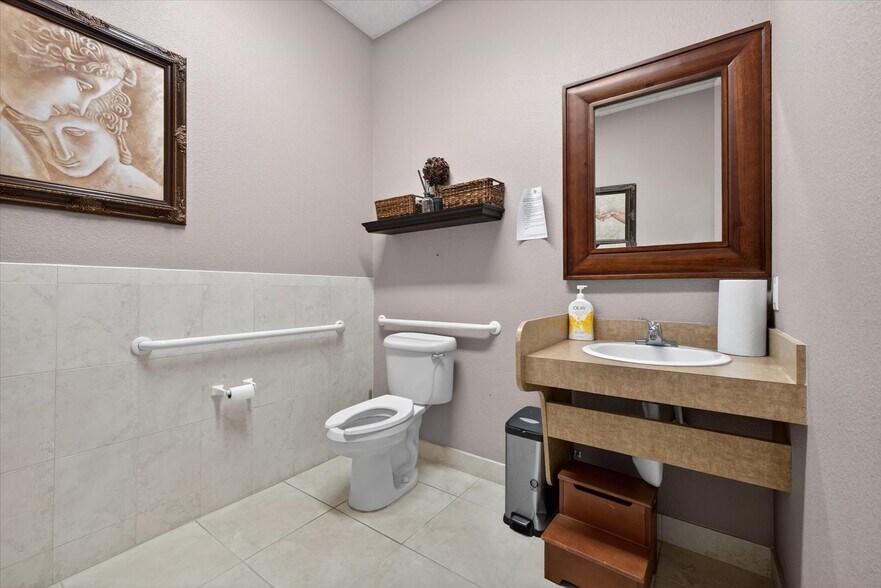 More Photos Of 14141 46th St N, Clearwater Medical For Sale