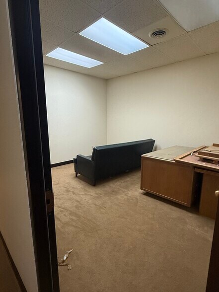 More Photos Of 1214 N Highway 81, Duncan Office For Lease