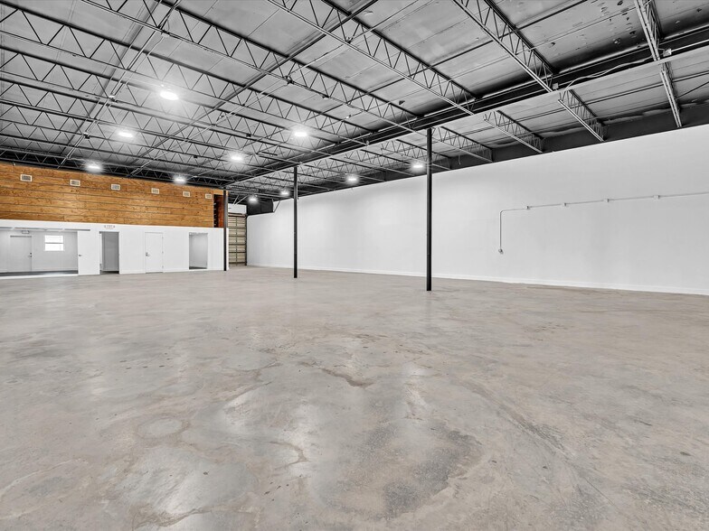 More Photos Of 7880-7882 NW 56th St, Miami Warehouse For Lease