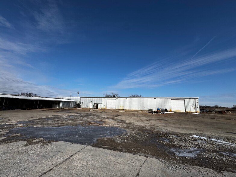 More Photos Of 7801 N Harrison Ave, Shawnee Warehouse For Lease