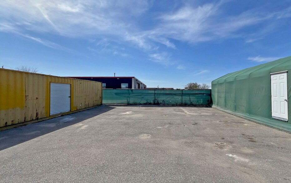 More Photos Of 11 Millwick Dr, Toronto Manufacturing For Lease