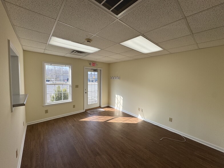 More Photos Of 172 Luyben Hills Rd, Kingston Springs Office For Lease