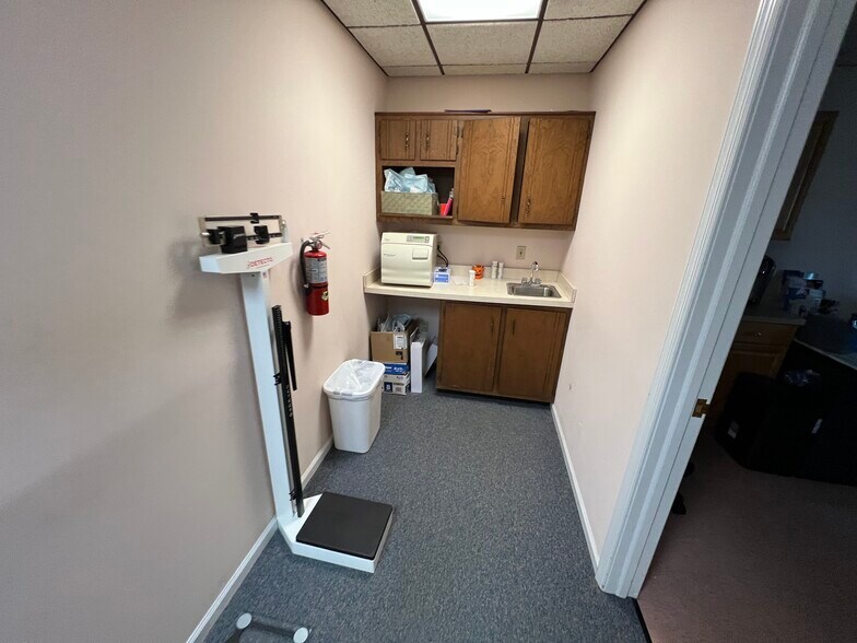 More Photos Of 971 US Highway 202 N, Branchburg Medical For Lease