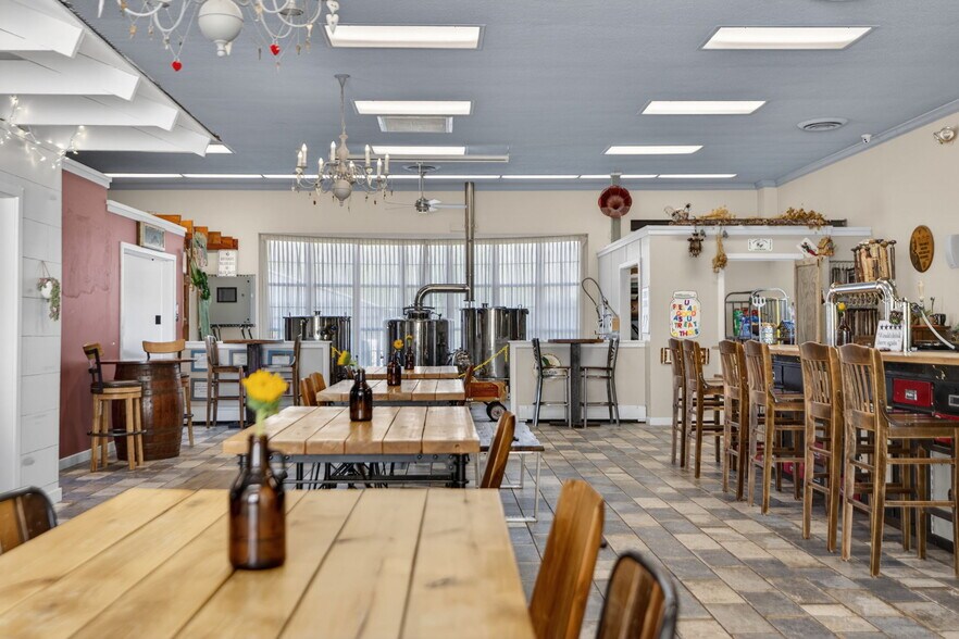 More Photos Of 101 Walnut St, Green Lane Bank For Sale