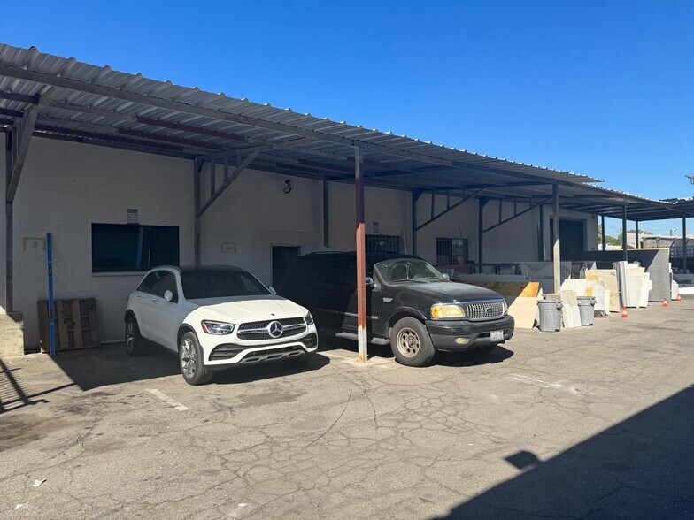More Photos Of 909 E Arlee Pl, Anaheim Warehouse For Lease