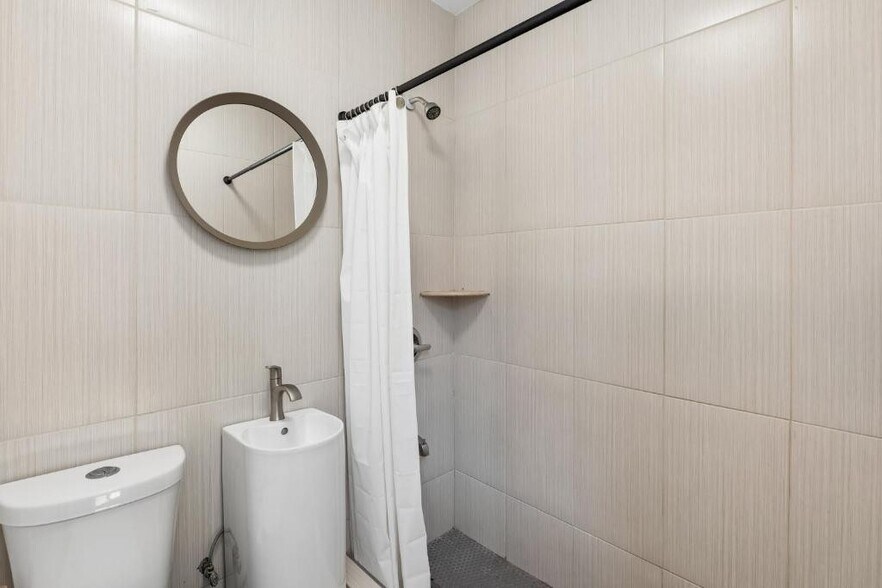 More Photos Of 1611 S Broad St, Philadelphia Specialty For Sale