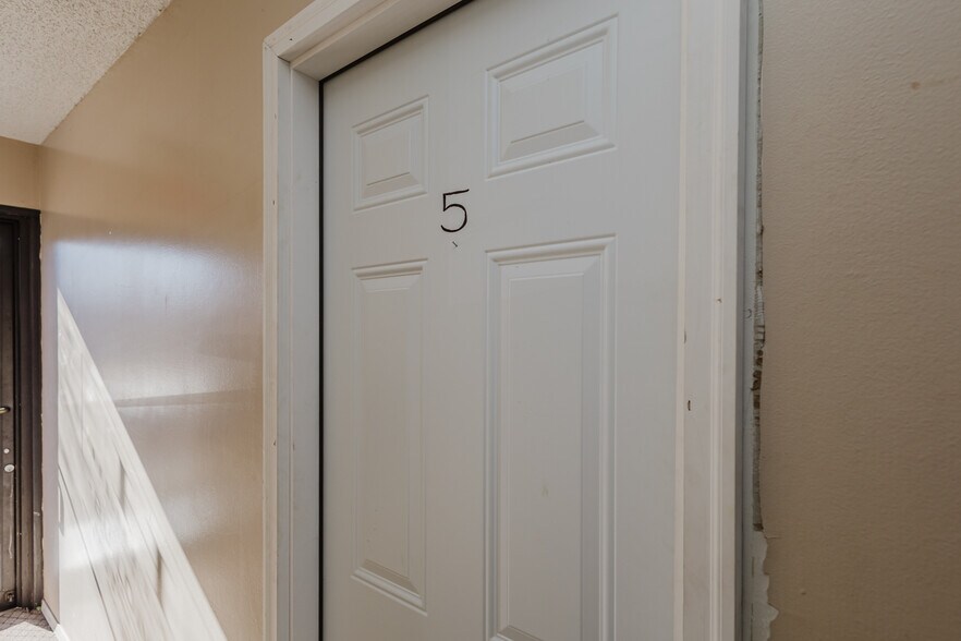 More Photos Of 401 E Avenue A, Hutchinson Apartments For Sale