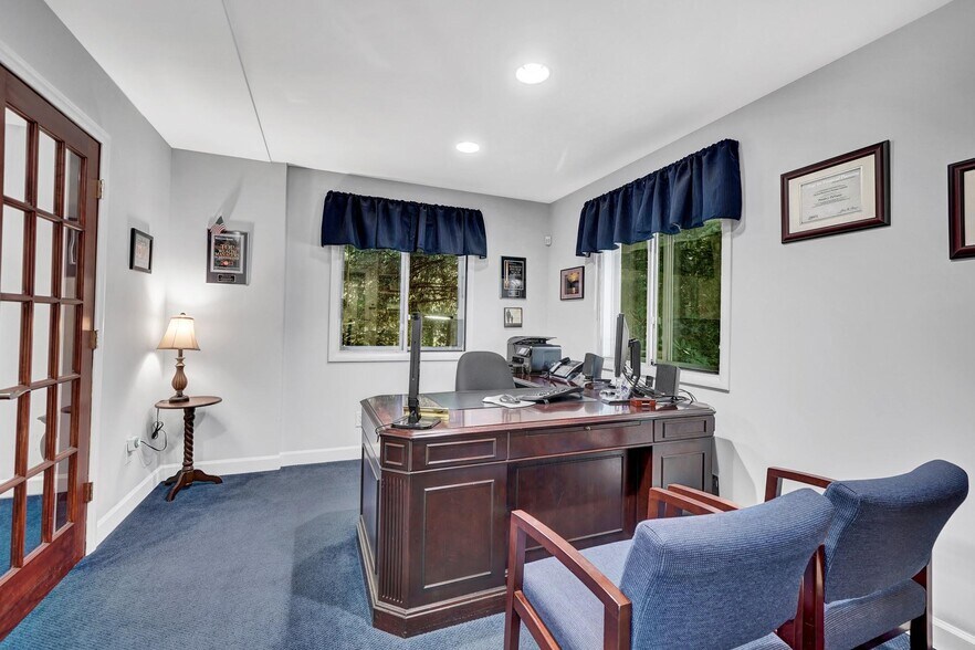 More Photos Of 3630 Hill Blvd, Jefferson Valley Medical For Lease