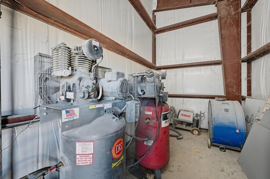 More Photos Of 180 E Chapman Dr, Sanger Warehouse For Sale