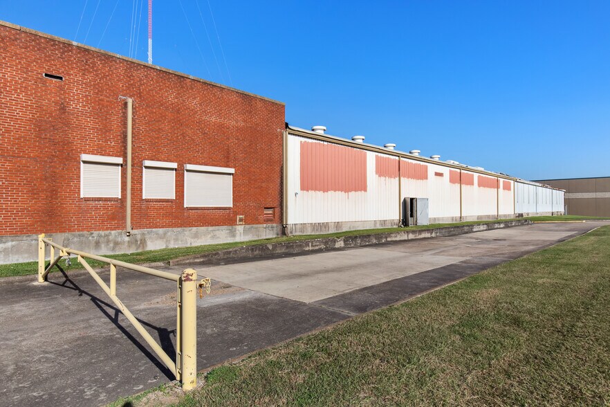 More Photos Of 3229 Navigation Blvd, Houston Warehouse For Sale