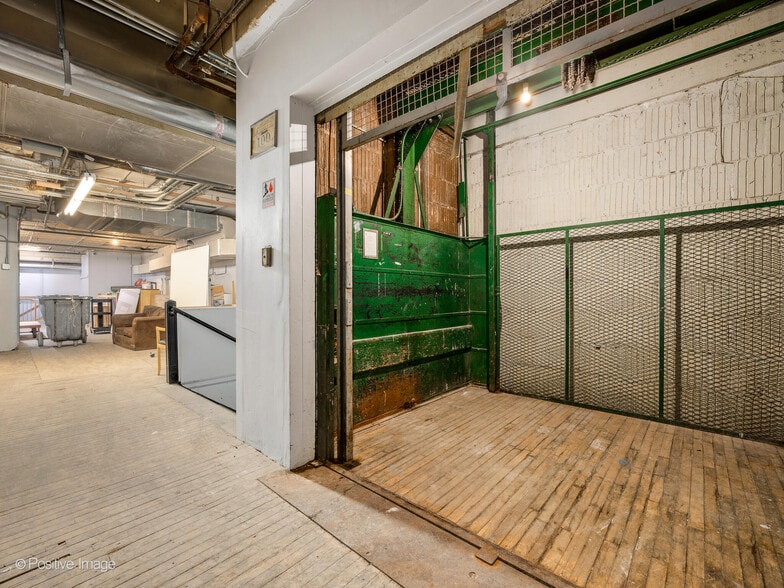 More Photos Of 3045-3047 N Lincoln Ave, Chicago Loft Creative Space For Lease
