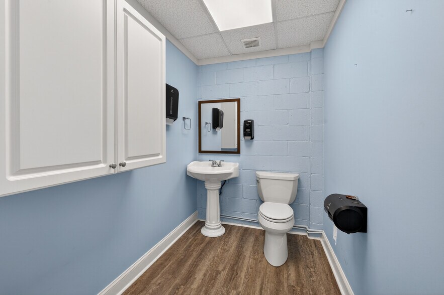 More Photos Of 4109 Robinson St, Covington Freestanding For Sale