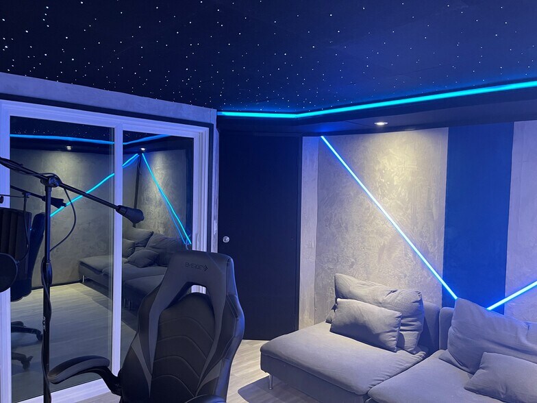 More Photos Of 3311 Barham Blvd, Los Angeles Office For Sale