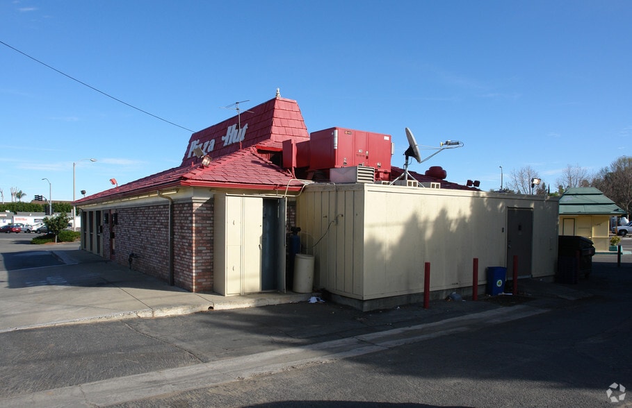 More Photos Of 1235 S Mission Rd, Fallbrook Restaurant For Lease