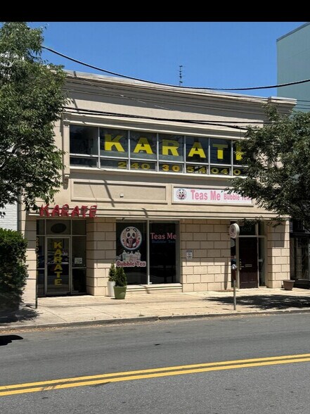 More Photos Of 5017 Wilson Ln, Bethesda Storefront For Lease