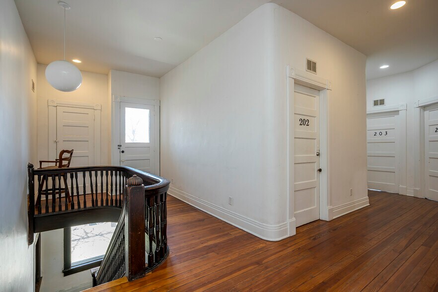 More Photos Of 199 E Loudon Ave, Lexington Office Residential For Sale