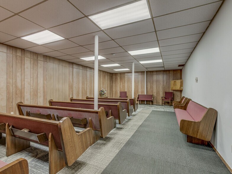 More Photos Of 111 N 4th St, Seminole Office For Sale