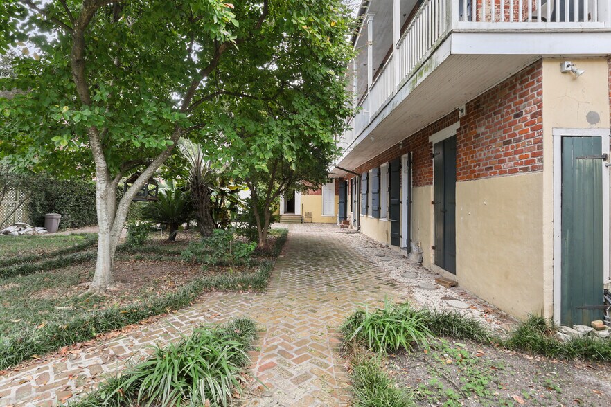 More Photos Of 2111 Dauphine St, New Orleans Hotel For Sale