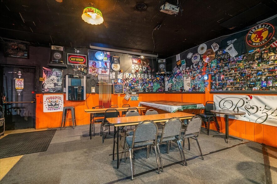 More Photos Of 23925 Goddard Rd, Taylor Bar For Sale