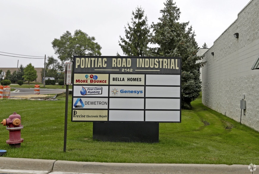 More Photos Of 2142A Pontiac Rd, Auburn Hills Warehouse For Lease