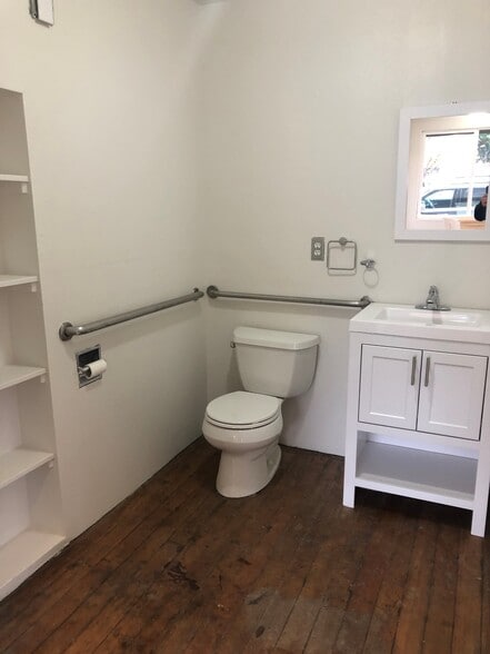 More Photos Of 1733-1737 SE Morrison St, Portland Apartments For Lease