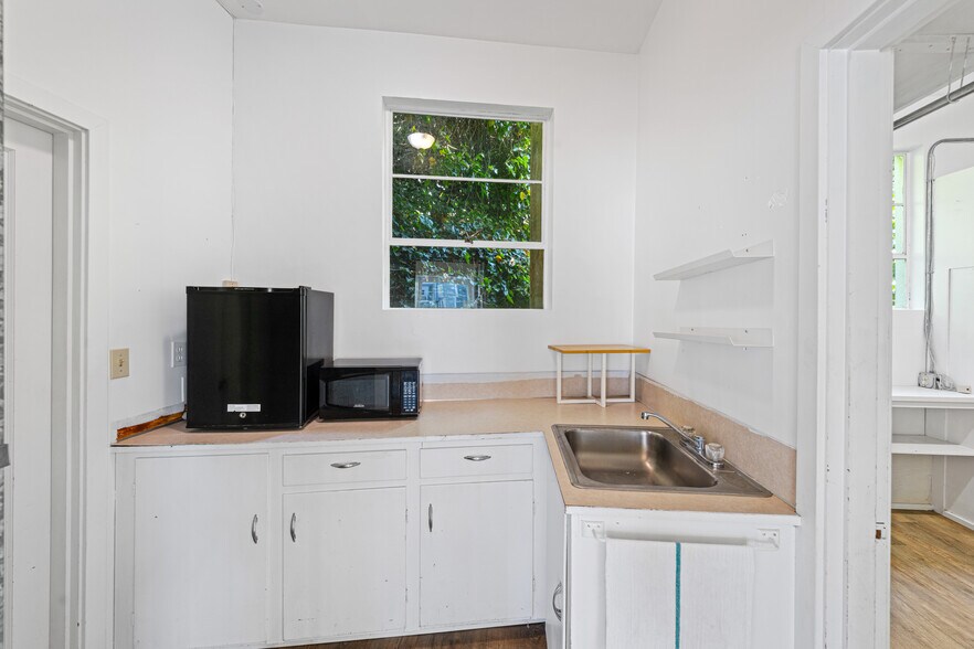 More Photos Of 509 S 1st St, La Conner General Retail For Sale