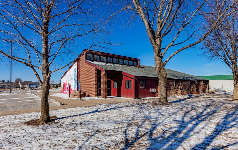 More Photos Of 1380 NE 66th Ave, Des Moines Flex For Sale