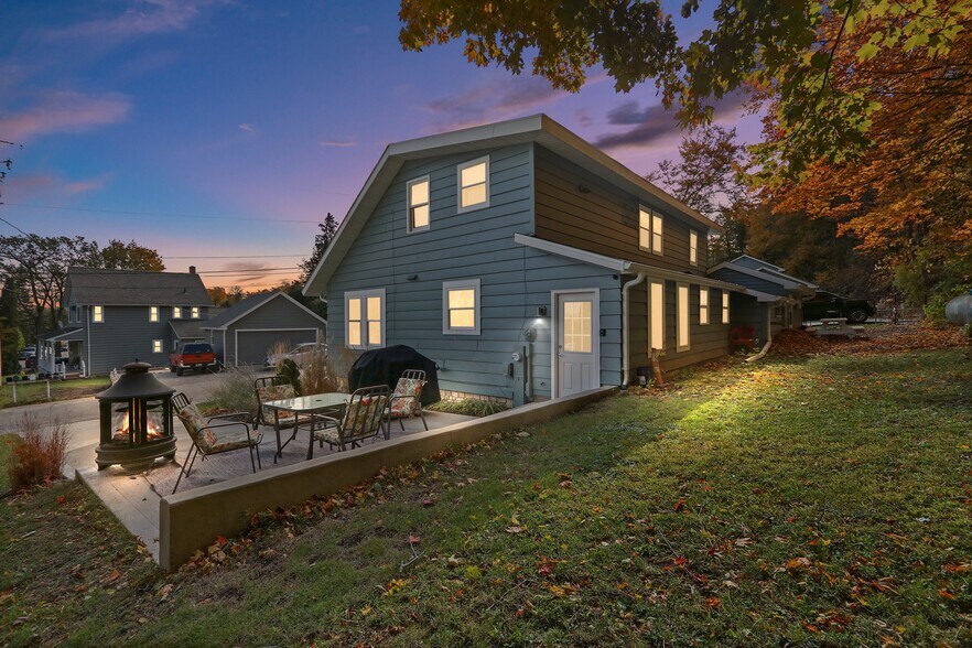 More Photos Of 10631 Bluffside Ln, Sister Bay Hotel For Sale