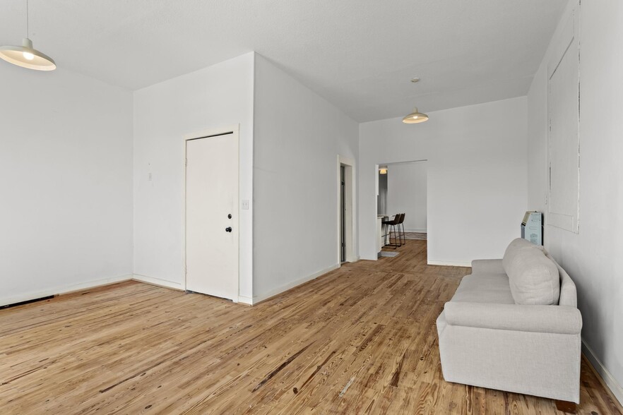 More Photos Of 10117 Commerce St, Summerville Storefront For Sale