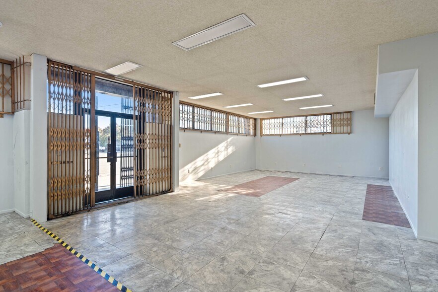 More Photos Of 1421 S Hill St, Los Angeles Warehouse For Lease