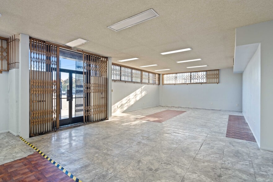 More Photos Of 1421 S Hill St, Los Angeles Warehouse For Sale