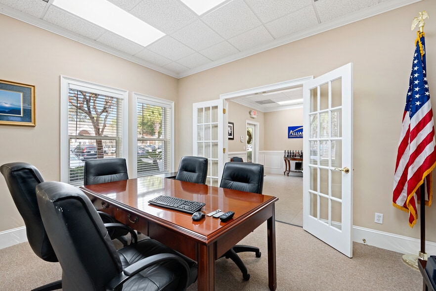 More Photos Of 23 Plantation Park Dr, Bluffton Office For Lease