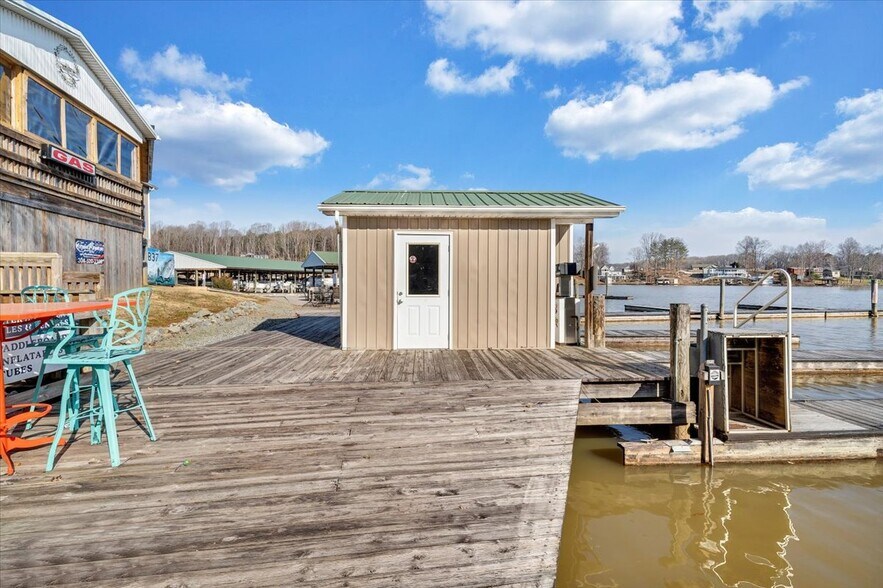 More Photos Of 2200 Old Salem School Rd, Union Hall Marina For Sale