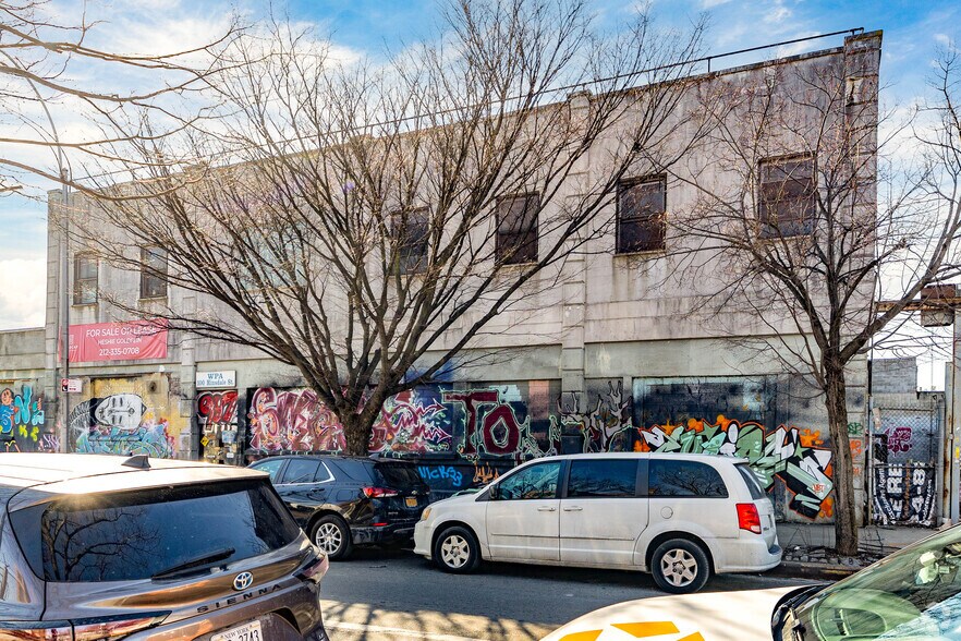 More Photos Of 100 Hinsdale St, Brooklyn Warehouse For Lease