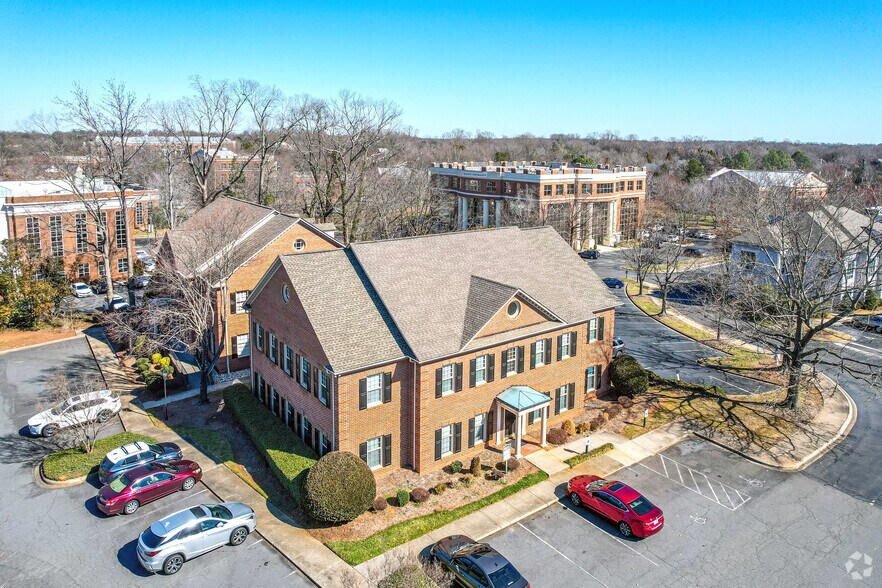 More Photos Of 6831 Fairview Rd, Charlotte Office For Sale