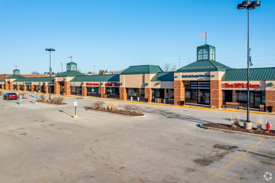 More Photos Of 3107-3293 Golf Rd, Delafield General Retail For Lease